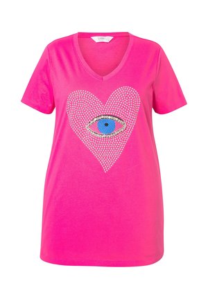 Roze katoenen T-shirt met een V-hals, voorzien van een strass hartontwerp en een oogmotief in blauw en zwart in het midden.