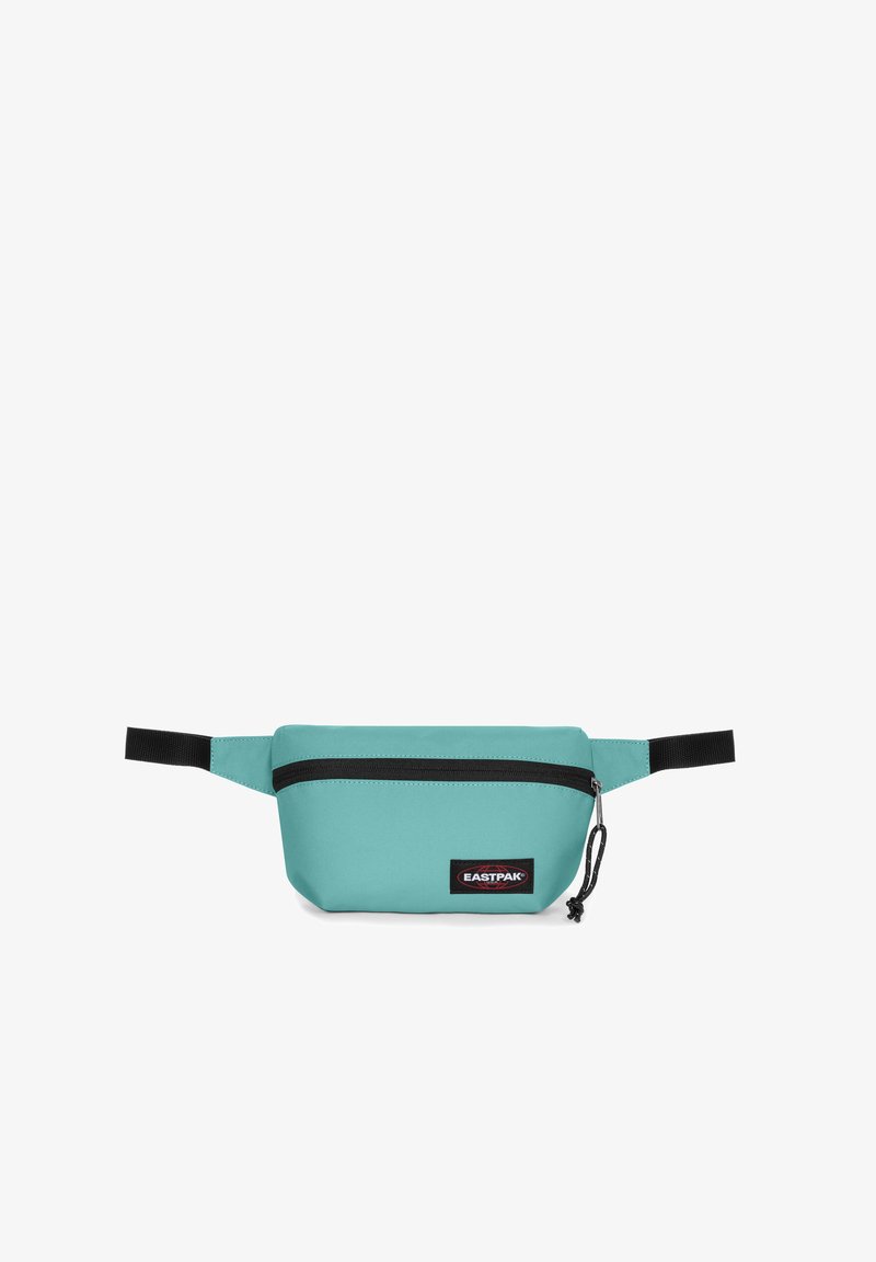 Tyrkysový ledvinka s černými akcenty, zipovou přední kapsou a textilním popruhem. Má obdélníkový tvar a odolný materiál.