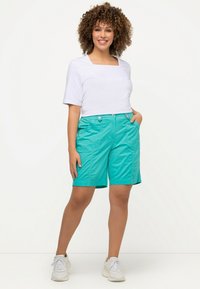 Ulla Popken BERMUDA STYLE POCHES CEINTURE CONFORTABLE - Šortky - turquoise