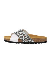 Chancla con parte superior de estampado de leopardo en plata, con una tira cruzada blanca, plantilla de corcho y suela de goma negra.