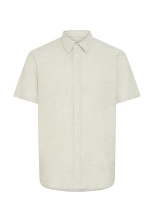 Béžová košile s krátkým rukávem, zapínáním na knoflíky, se špičatým límečkem, předním légem a jemně texturovanou látkou na bílém pozadí.