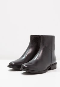 Vagabond Botines - black