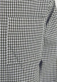 Jack & Jones WEIT GESCHNITTEN - Camicia - bright white