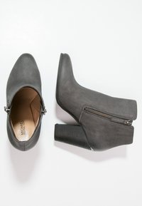 MICHAEL Michael Kors High Heel Stiefelette - grey