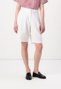 Tommy Hilfiger BERMUDA SHORT - Shorts - optic white