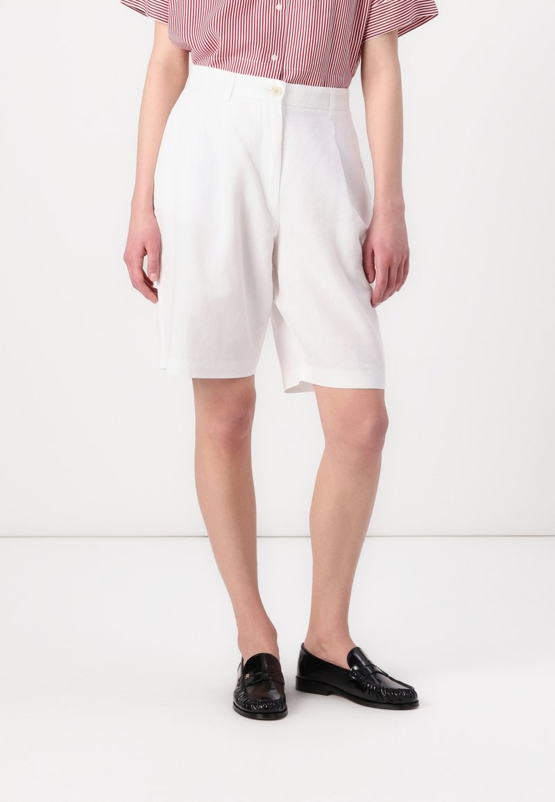 Tommy Hilfiger BERMUDA SHORT - Shorts - optic white