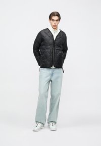 TAION V NECK ZIP UNISEX - Dūnu jaka - black