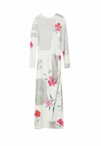 Robe à manches longues et longueur cheville en tissu blanc avec des motifs de texte et des fleurs roses. Texture douce avec une coupe décontractée et un ourlet arrondi.