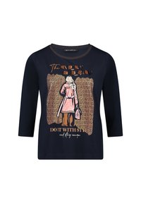 Dunkelblaues langärmliges T-Shirt aus weichem Stoff mit einem Graf design, das eine Figur und Text in Hellbraun und Pfirsichfarben zeigt.
