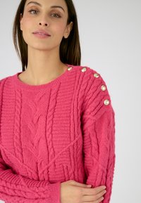 Damart À TORSADES ET BOUTONS  - Maglione - framboise grisé