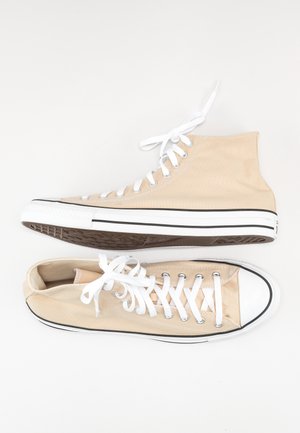 converse maat 50