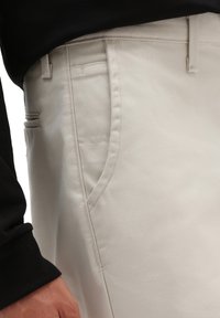 Vans MN AUTHENTIC CHINO LOOSE PANT - Chino - oatmeal