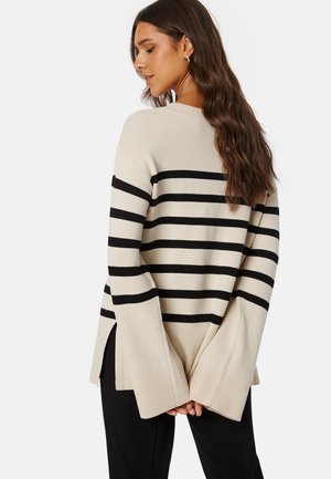 OVERSIZED STRIPED KNITTED SWEATER - Pullover - beige