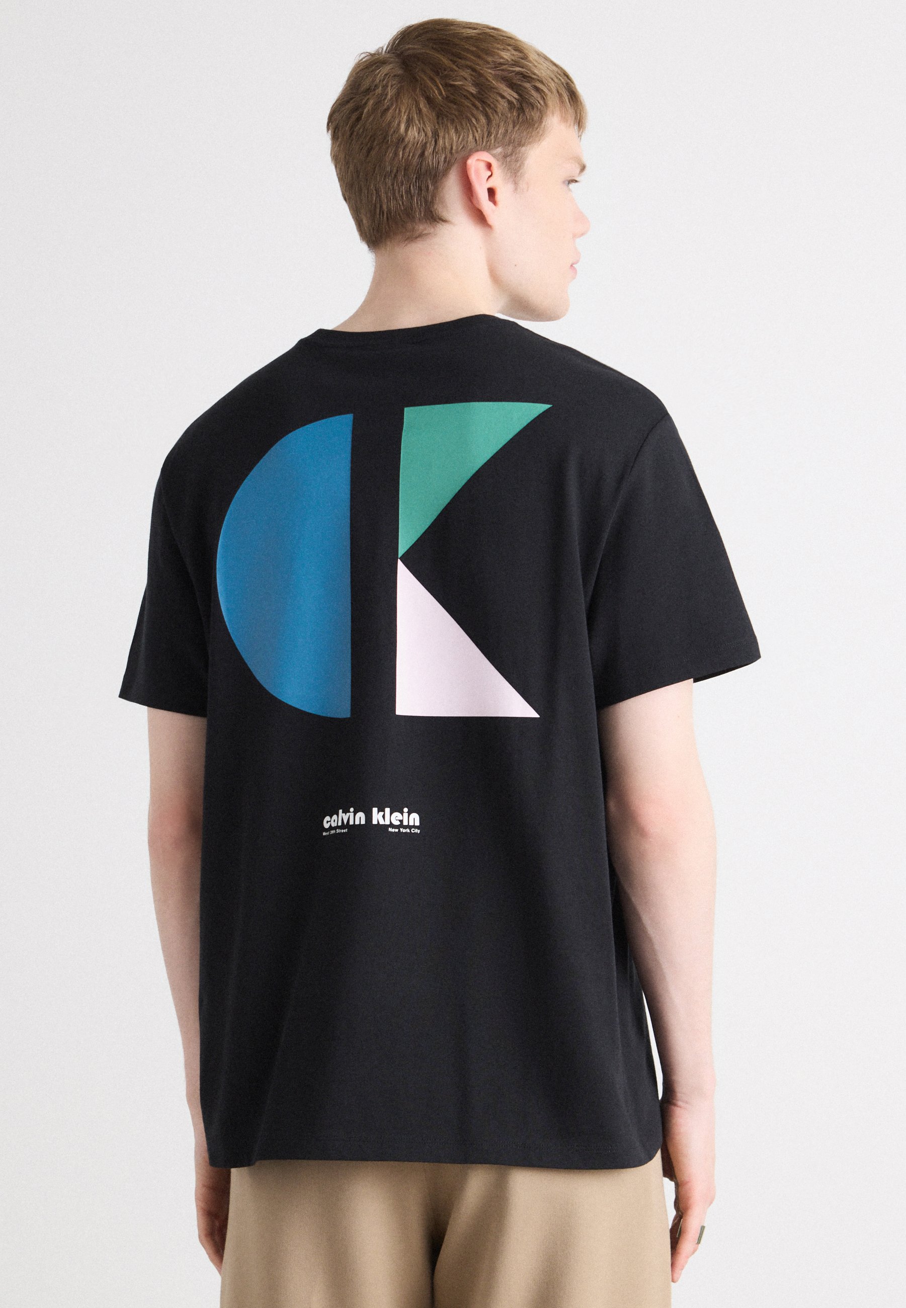 【BALR】Monogram Embro Regular Fit T-Shirt Jet Black/Phantom BALR. Monogram Embro Regular Fit T-Shirt Jet Black/Phantom
