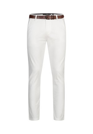 Schlanke, weiße Hose mit Seitentaschen und einem braunen Lederband mit silberner Schnalle, dargestellt vor einem schlichten weißen Hintergrund.
