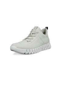 Chaussures de sport gris clair avec une tige texturée, une semelle blanche flexible, un système de laçage, et un petit accent noir au talon.