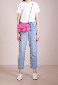 Furla Taška s příčným popruhem - pink