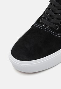 Vans AUTHENTIC - Sportcipő - black