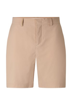 Beige knælange shorts med bæltestropper, frontlynlås og ren, minimalistisk design.