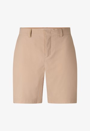 Beige knælange shorts med bæltestropper, frontlynlås og ren, minimalistisk design.