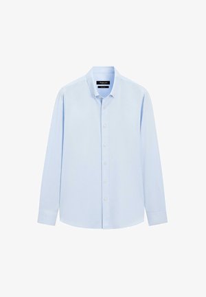 Lichtblauw overhemd met lange mouwen, gemaakt van gladde stof. Voorzien van een klassieke kraag, knopen aan de voorkant en een rechte zoom. Geen patronen of accenten.