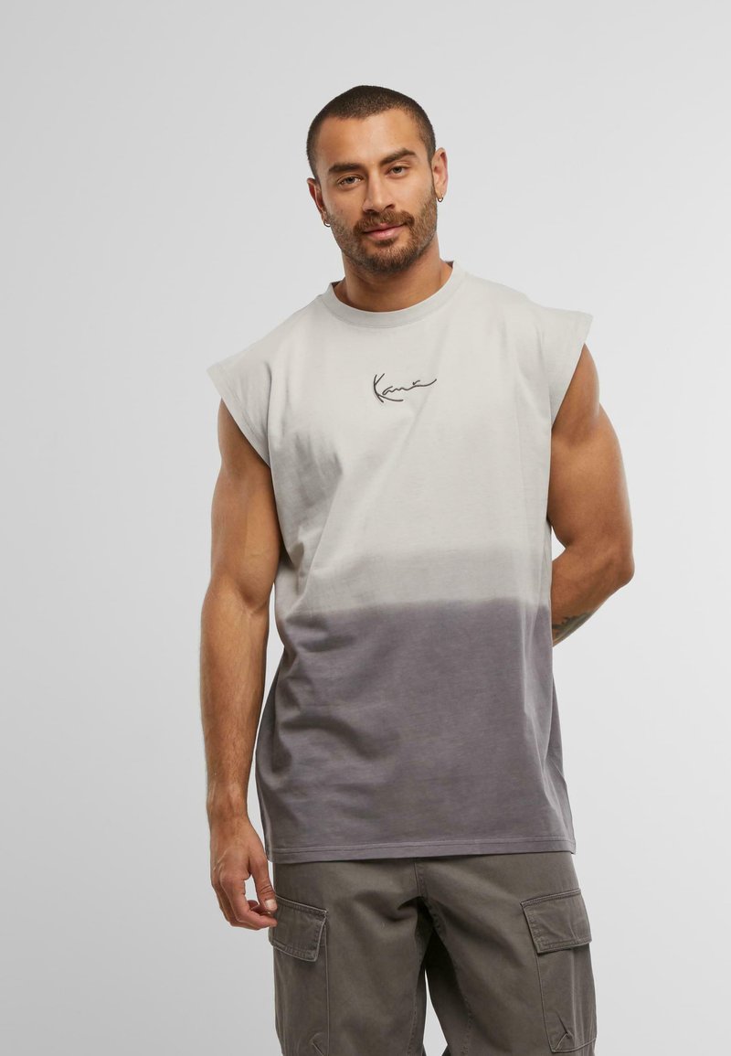 Ärmelloses T-Shirt, Farbverlauf von hellgrau zu dunkelgrau, aus Baumwollstoff. Verfügt über ein kleines gesticktes Logo auf der Brust.