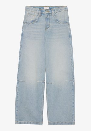 Jeans de mezclilla de pierna ancha en azul claro con cintura alta, cinco bolsillos y un desvanecido sutil; cuenta con costuras en contraste y un cierre de botón.