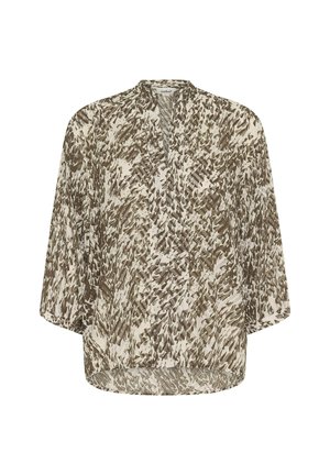 Lehká, volně padnoucí blůza v krémové barvě s abstraktním zeleným a hnědým vzorem, s výstřihem do V a tříčtvrtečními rukávy.