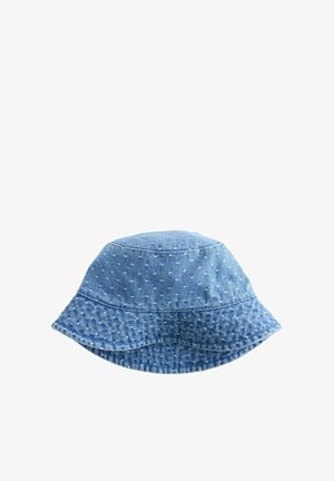 Chapeau bob en denim bleu clair avec de petits pois blancs et une bordure cousue, présenté sur un fond blanc.