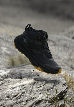 HOKA, W TRANSPORT HIKE GTX - Metsajooksu tossud - black / black