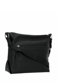 Schwarze Leder-Umhängetasche mit strukturiertem Oberflächen, verstellbarem Riemen und einer vorderen Reißverschluss-Tasche. Sie hat ein minimalistisches Design und einen flachen Boden.
