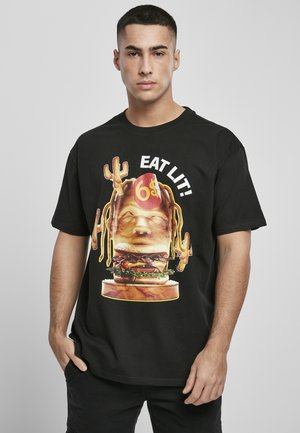 Svart bomull T-skjorte med en fargerik grafikk av et stilisert ansikt på toppen av en burger, med teksten "EAT LIT!" og kaktusdetaljer.