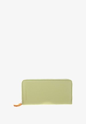 Portefeuille rectangulaire en cuir vert clair avec une fermeture éclair et une languette de tirette en cuir beige sur fond blanc.