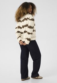 Cream JOSIE TIE DYE - Felpa - birch canteen tie dye