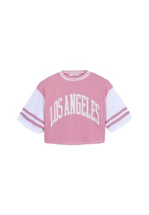 Top corto in rete rosa con maniche corte bianche, con la scritta "LOS ANGELES" in lettere bianche e accenti rigati sulle maniche.