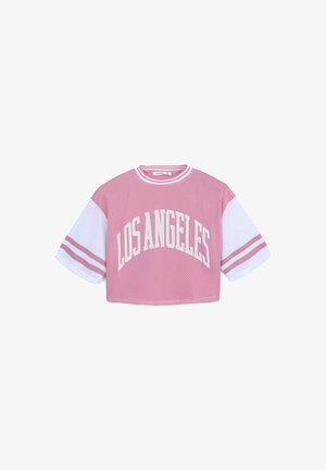Top corto in rete rosa con maniche corte bianche, con la scritta "LOS ANGELES" in lettere bianche e accenti rigati sulle maniche.