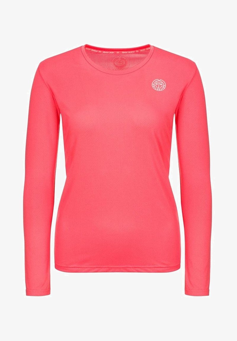 T-shirt de sport à manches longues couleur corail rose avec col rond et petit logo circulaire blanc sur la partie supérieure gauche de la poitrine.