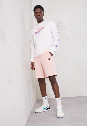 CLUB SHORT - Shorts - arctic orange