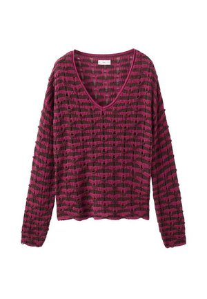 Pulover z dolgimi rokavi in izrezom v obliki črke V v temno vijolični barvi z ročnim vzorcem roza črt in majhnimi luknjami po celotni površini, z ohlapnim krojem.