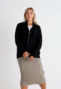 Vero Moda Curve VMCPALMA HIGHNECK ZIP CARDIGAN - Cardigan - black