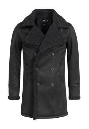Manteau noir à double boutonnage avec large col et poignets en shearling, deux poches avant, et doublure en polaire texturée visible sur les revers et les bords des manches.