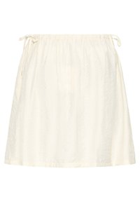 Jupe blanche longueur genou avec taille élastiquée froncée et liens latéraux, en tissu léger texturé.