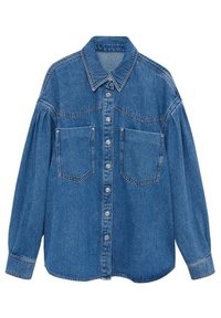 Chemise en denim bleu à manches longues avec boutons sur le devant, deux poches poitrine, un col pointu et des détails de couture visibles.