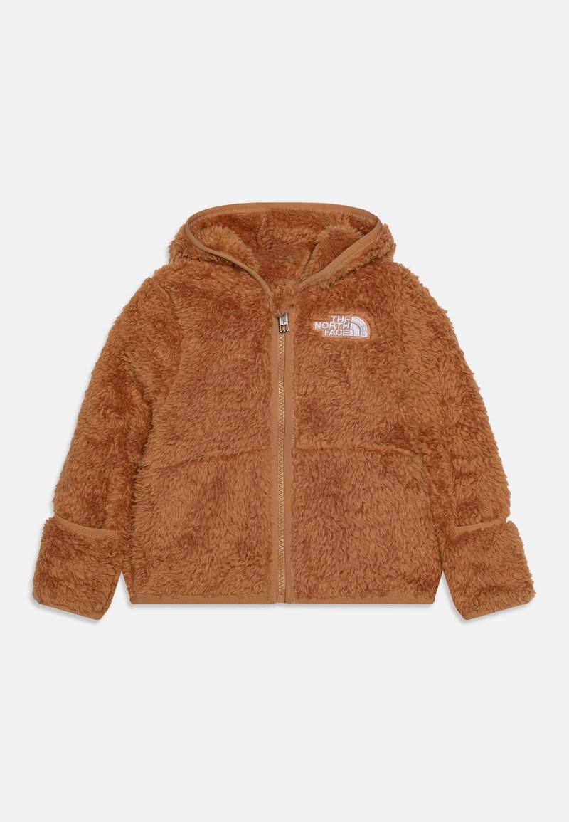 Chaqueta de forro polar marrón con capucha, que presenta un cierre frontal con cremallera y detalle del logo. Material suave y texturizado con mangas largas y un corte relajado.