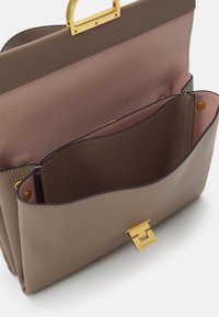 Coccinelle ARLETTIS - Borsa a mano - warm taupe