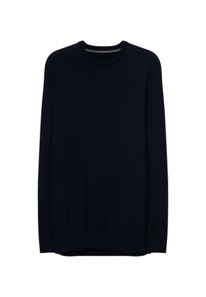 Granatowy sweter dzianinowy z klasycznym okrągłym dekoltem, długimi rękawami oraz ściągaczami przy mankietach i u dołu; gładka faktura, luźny krój.