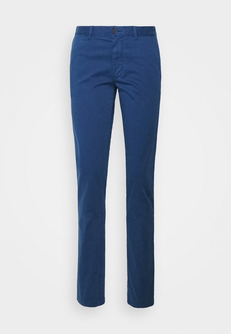 Chinos en coton bleu avec une coupe droite, un devant plat et une fermeture à un seul bouton. Comprend des passants pour ceinture et des poches latérales pour plus de praticité.
