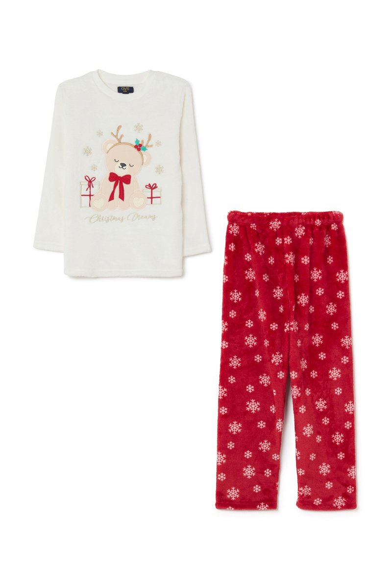 Weißes Langarmshirt für Kinder mit Bären- und Geschenkdesign, kombiniert mit roten Hosen, die mit weißen Schneeflockenmuster versehen sind, beides aus weichem Stoff.