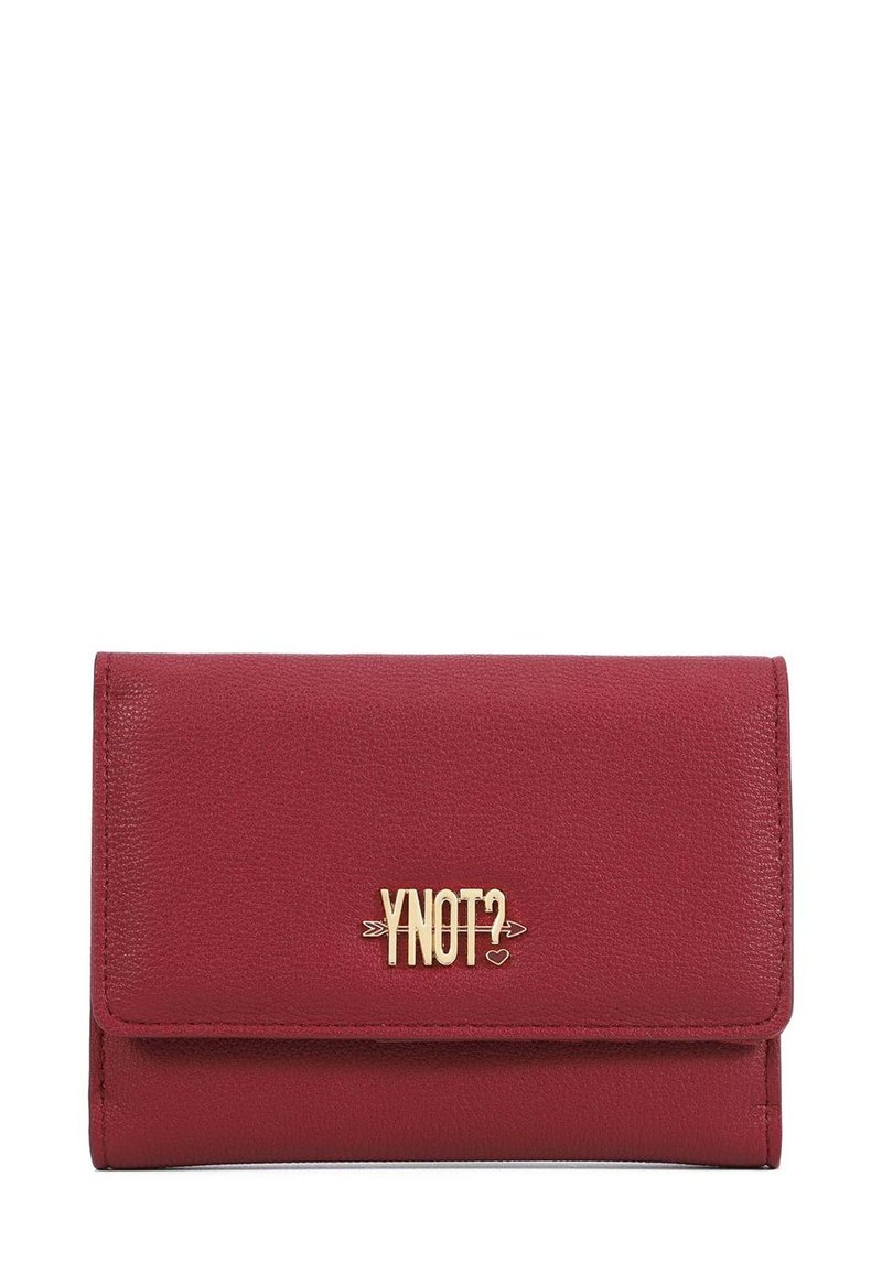 Portafoglio in pelle rossa con finitura testurizzata, logo in tono oro "YNOT?" sul davanti e design pieghevole senza chiusure visibili.