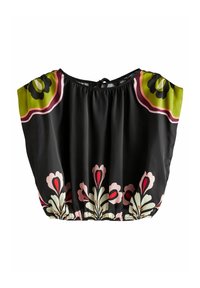 Blouse noire à manches courtes avec un ourlet élastique. Présente de grands motifs floraux en vert, rose et rouge. Fabriquée en tissu lisse avec une coupe ample.